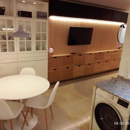 2 Bedroom Large Modern Apartment In Blanes Old Town 50M From The Beach! Zewnętrze zdjęcie