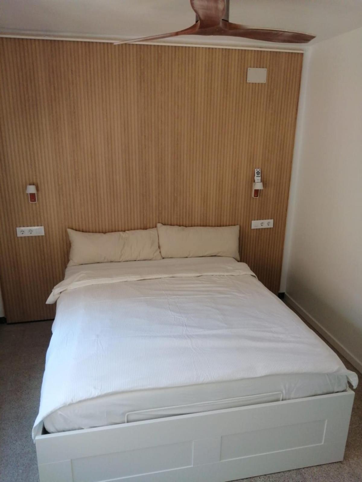 2 Bedroom Large Modern Apartment In Blanes Old Town 50M From The Beach! Zewnętrze zdjęcie