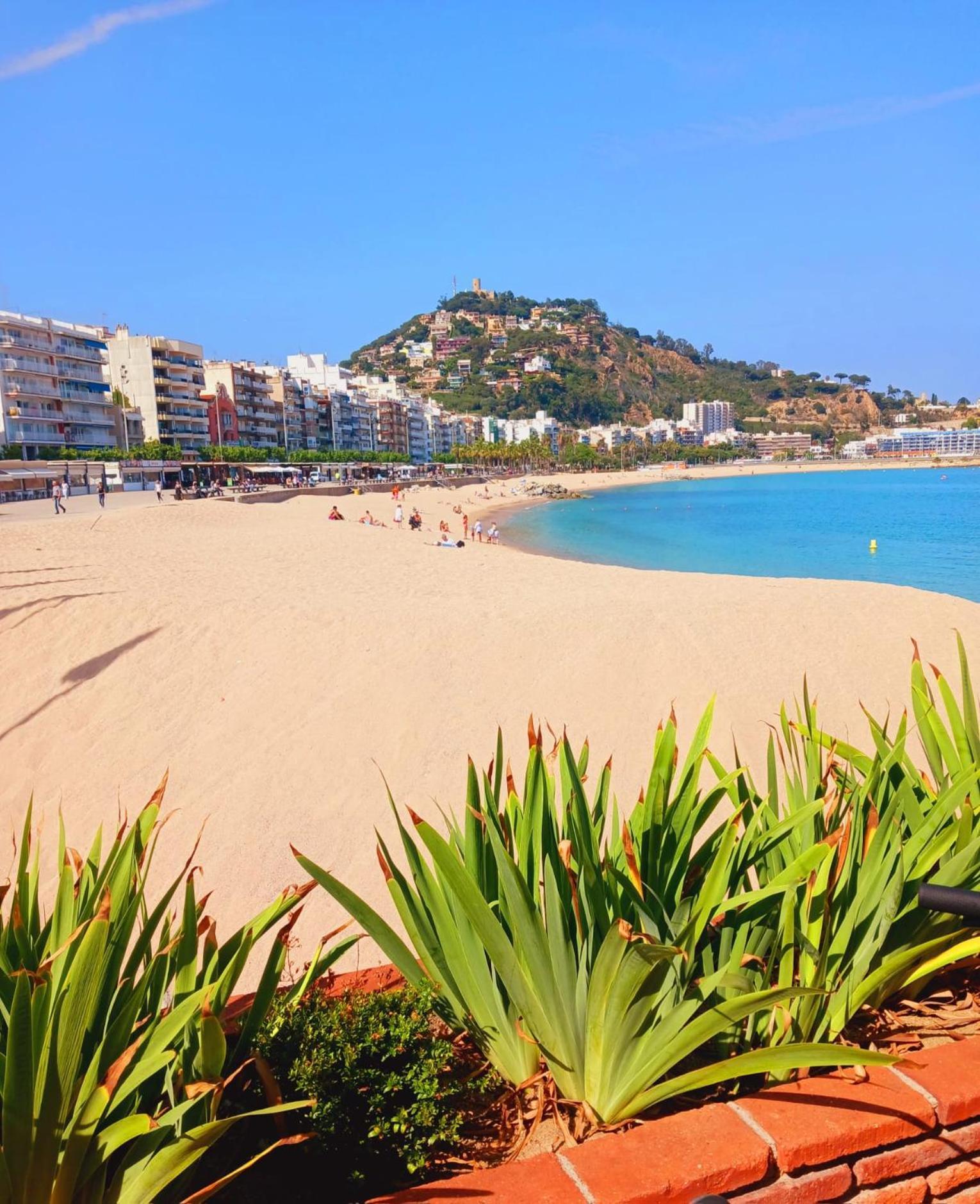 2 Bedroom Large Modern Apartment In Blanes Old Town 50M From The Beach! Zewnętrze zdjęcie